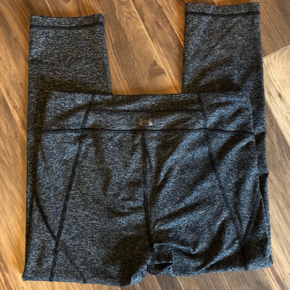 Under Armour capris. Size medium.
